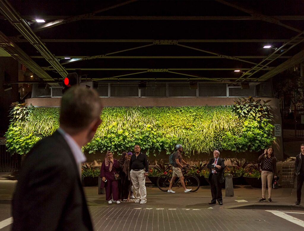 Zu dunkel gibt’s nicht für Green Walls, wie man hier in Sydney sehen kann. © ERCO GmbH
